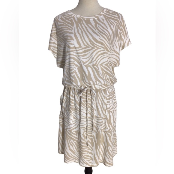 C&C California Barbara Dolman Sleeve Pocket Jersey Dress In Sand Zebra - Picture 2 of 9
